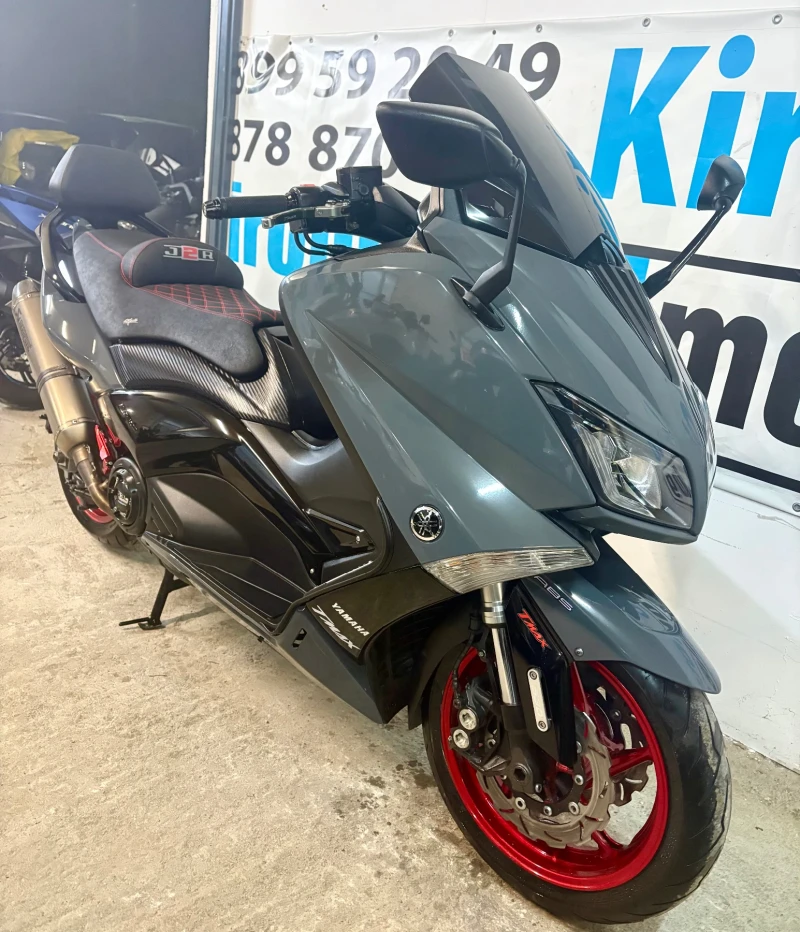 Yamaha T-max 530i ABS LED AKRAPOVIC KEYLESS, снимка 4 - Мотоциклети и мототехника - 52416667