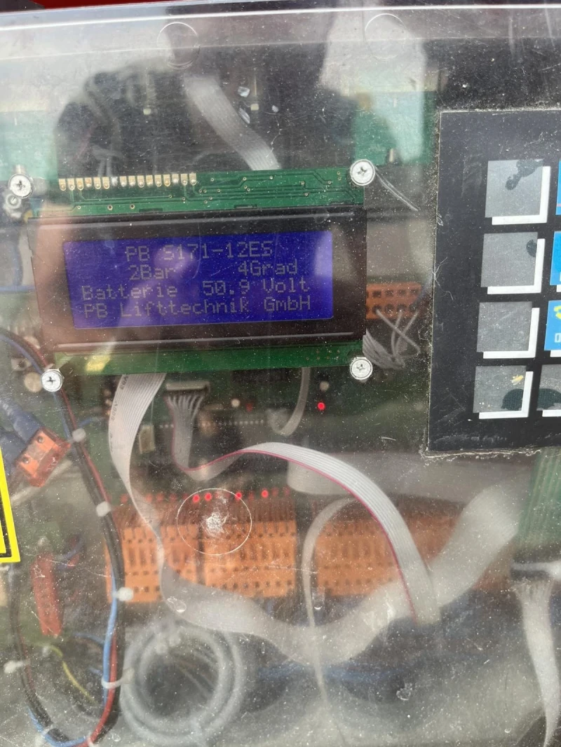 Автовишка Друга марка PB S171-12S ножична самоходна чисто нови акумолато, снимка 16 - Индустриална техника - 51406228