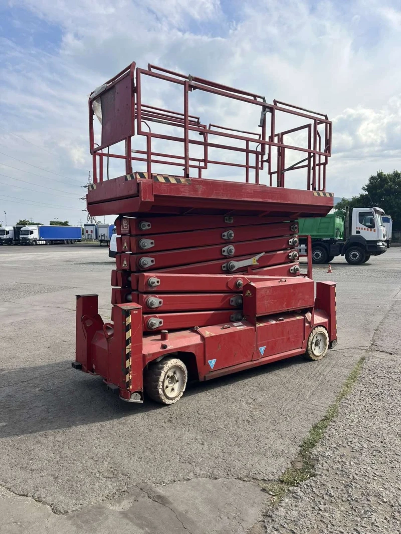 Автовишка Друга марка PB S171-12S ножична самоходна чисто нови акумолато, снимка 2 - Индустриална техника - 51406228