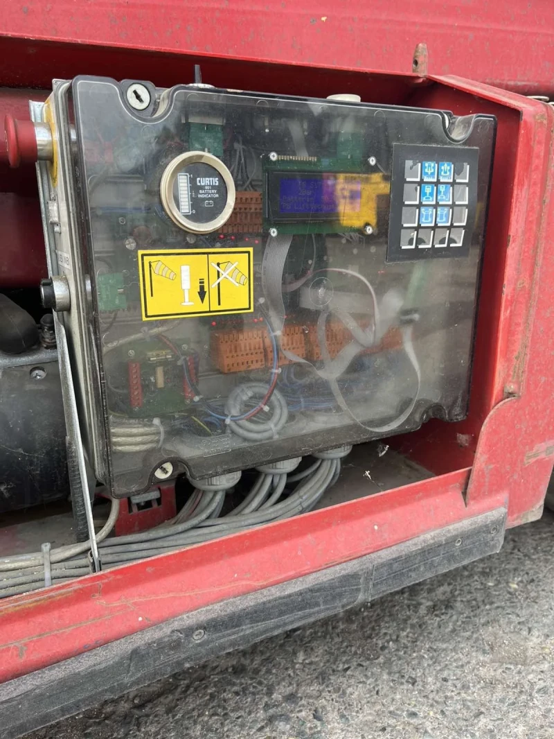 Автовишка Друга марка PB S171-12S ножична самоходна чисто нови акумолато, снимка 7 - Индустриална техника - 51406228