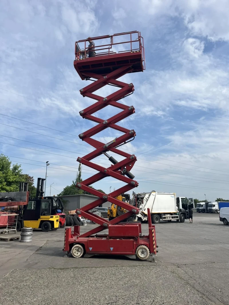 Автовишка Друга марка PB S171-12S ножична самоходна чисто нови акумолато, снимка 3 - Индустриална техника - 51406228