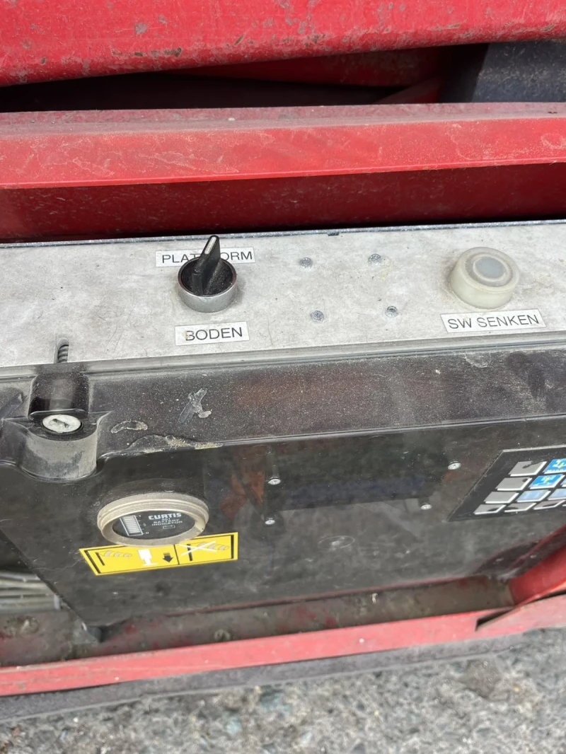 Автовишка Друга марка PB S171-12S ножична самоходна чисто нови акумолато, снимка 6 - Индустриална техника - 51406228