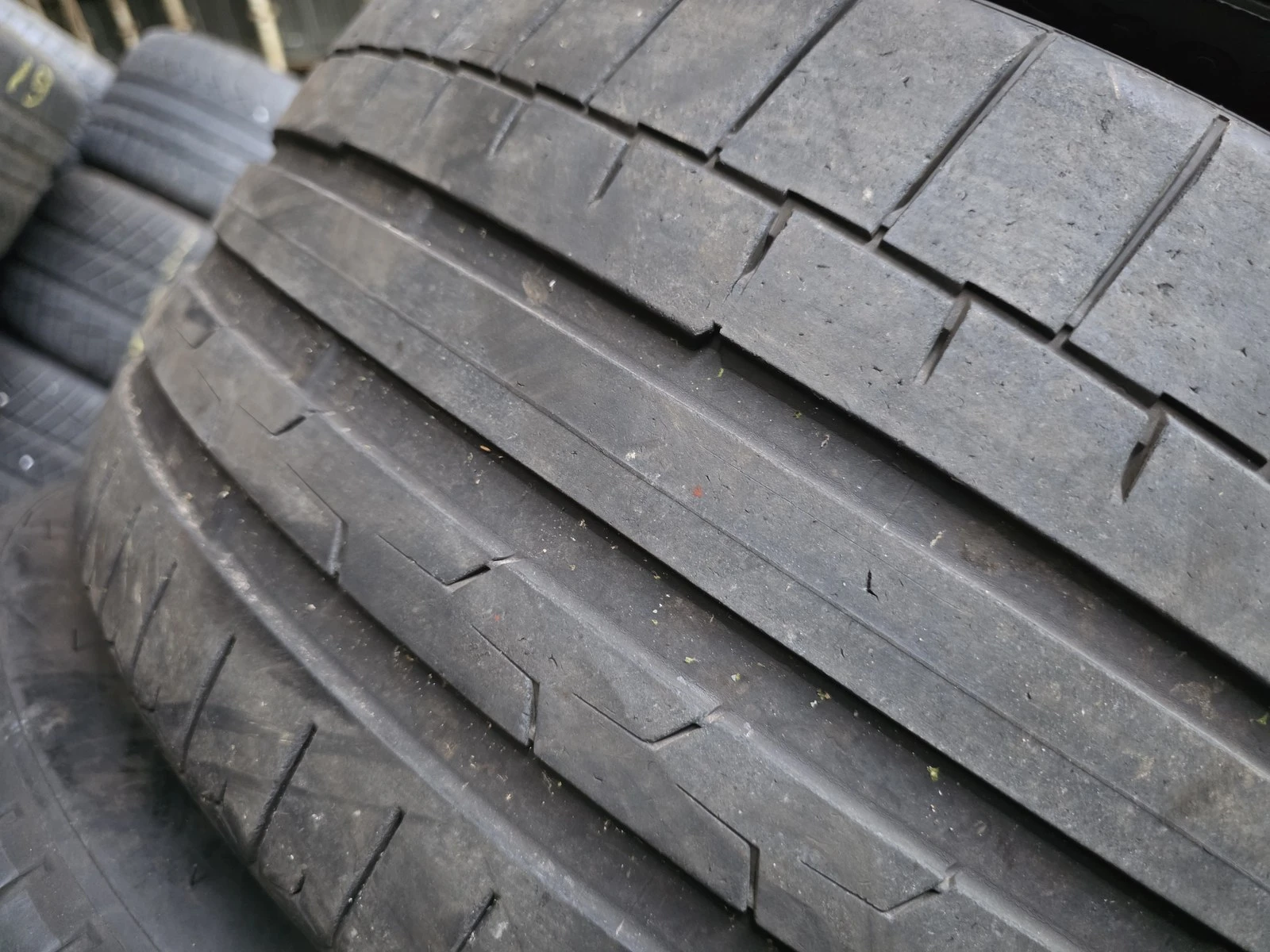 Гуми Летни 245/35R19, снимка 5 - Гуми и джанти - 56664452