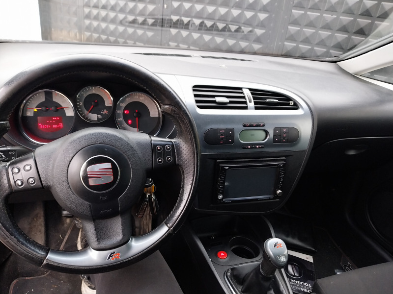 Seat Leon 2тди, снимка 8 - Автомобили и джипове - 46032568