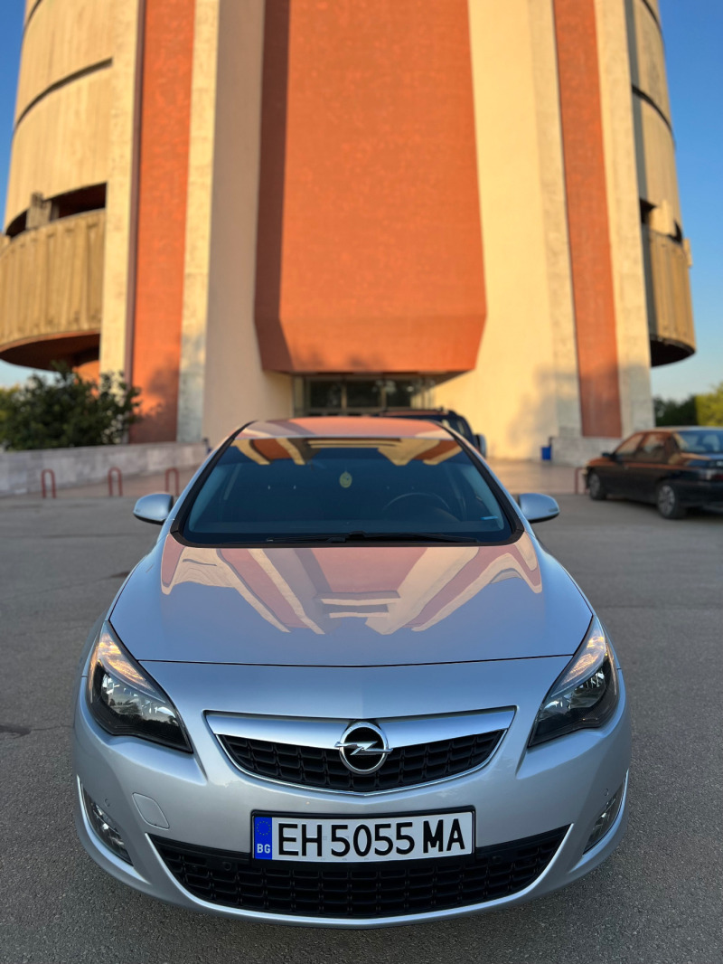 Opel Astra, снимка 1 - Автомобили и джипове - 46357543