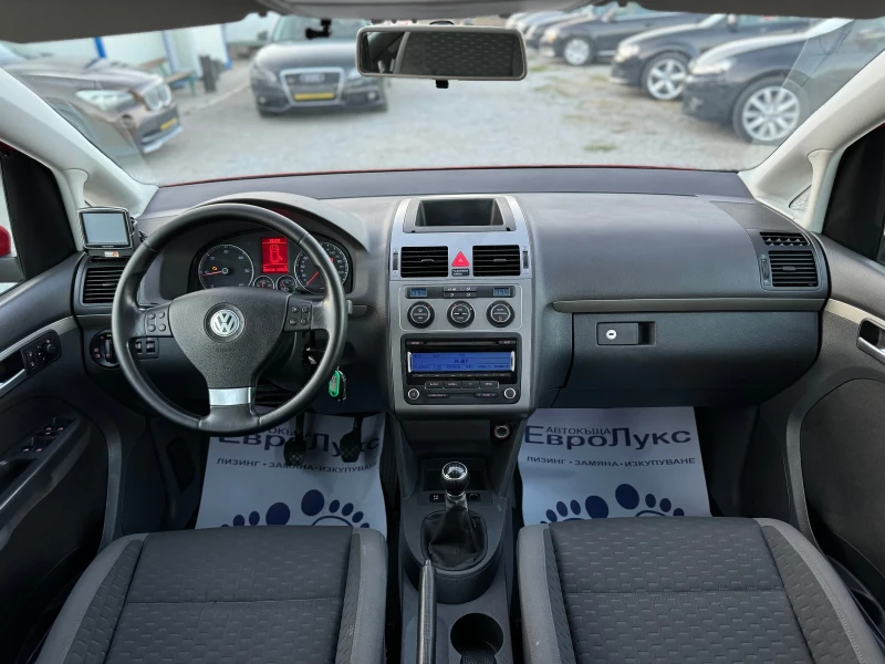 VW Touran 1.9TDI 105кс 6ск 7-места Facelift КЛИМАТРОНИК , снимка 8 - Автомобили и джипове - 47498694