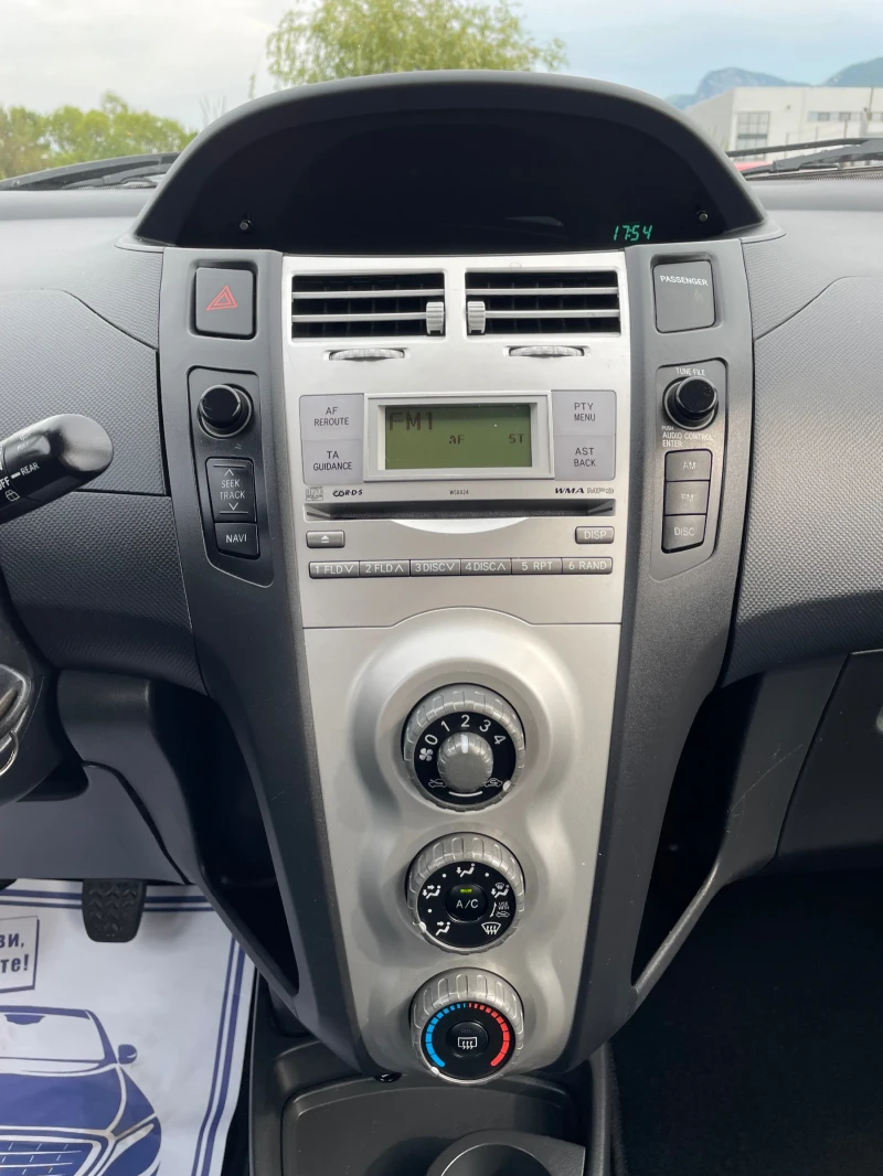 Toyota Yaris 1.3i * климатик* , снимка 12 - Автомобили и джипове - 52337721