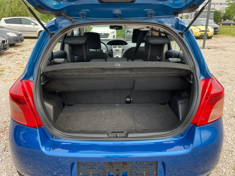 Toyota Yaris 1.3i * климатик* , снимка 8 - Автомобили и джипове - 52337721