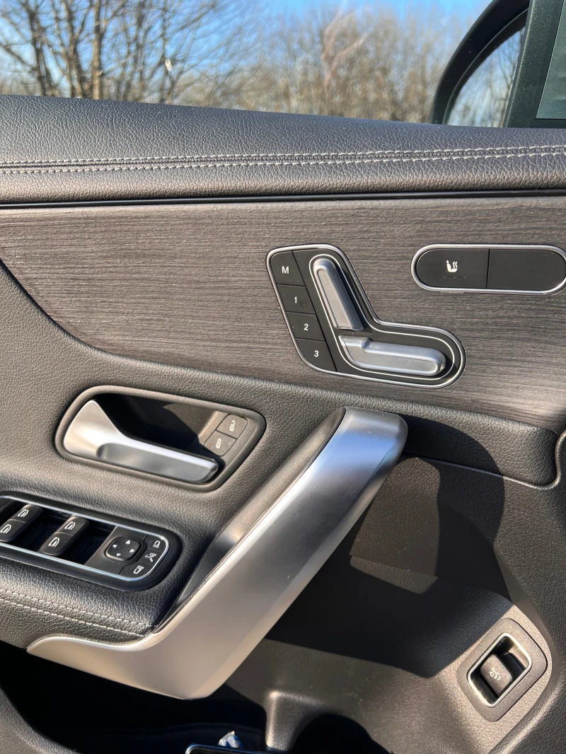 Mercedes-Benz CLA 250, снимка 11 - Автомобили и джипове - 53251741