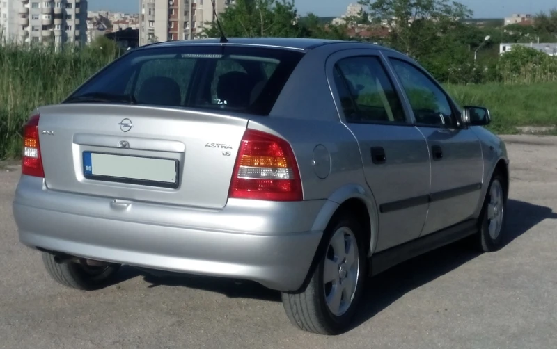 Opel Astra 1.6, снимка 6 - Автомобили и джипове - 53390861
