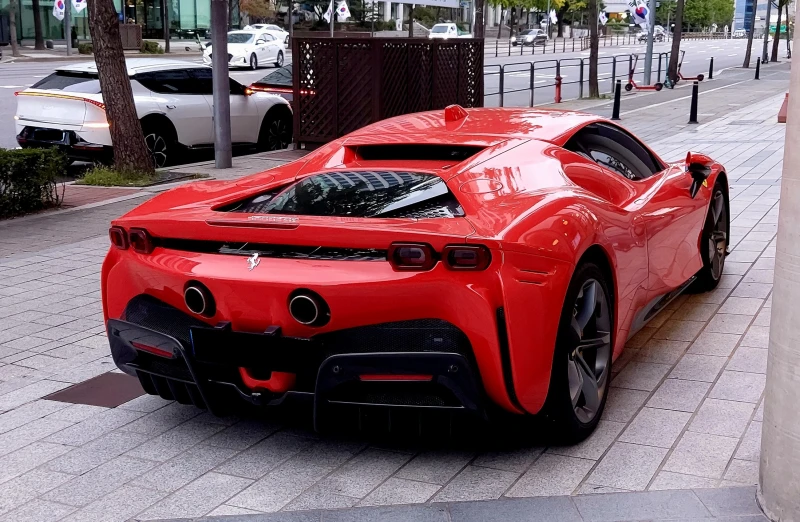 Ferrari SF 90 Stradale 4.0 V8 Plug-in Hybrid, снимка 2 - Автомобили и джипове - 53539328