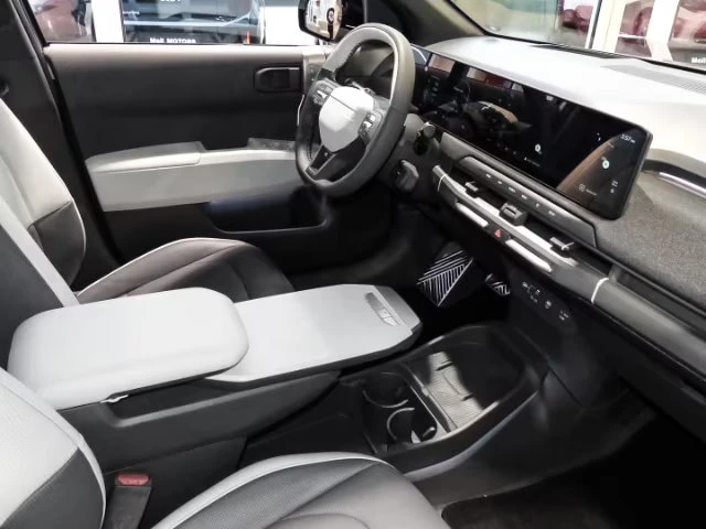 Kia EV3 GT-LINE/204HP/PANO/360/HUD/MEMO/H&K/393q, снимка 12 - Автомобили и джипове - 54848919