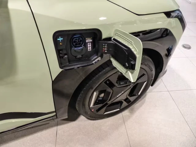 Kia EV3 GT-LINE/204HP/PANO/360/HUD/MEMO/H&K/393q, снимка 16 - Автомобили и джипове - 54848919