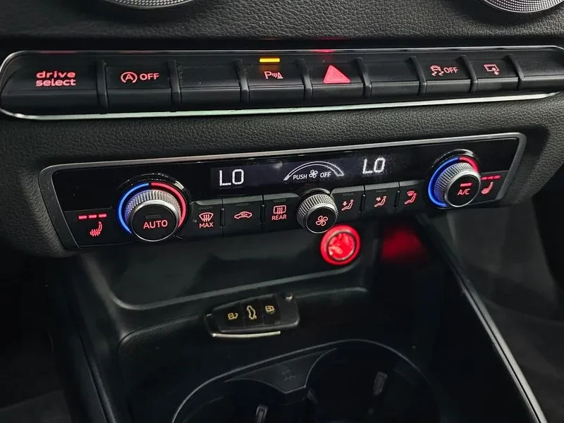 Audi A3 1.6 TDI, снимка 15 - Автомобили и джипове - 54971503