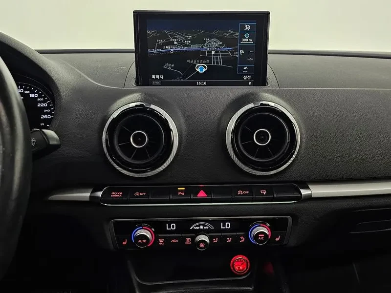 Audi A3 1.6 TDI, снимка 13 - Автомобили и джипове - 54971503