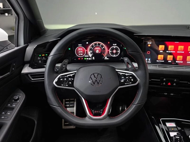 VW Golf 2.0 GTI Automatic ПОДГРЕВ* ОБДУХВАНЕ, снимка 13 - Автомобили и джипове - 56039531