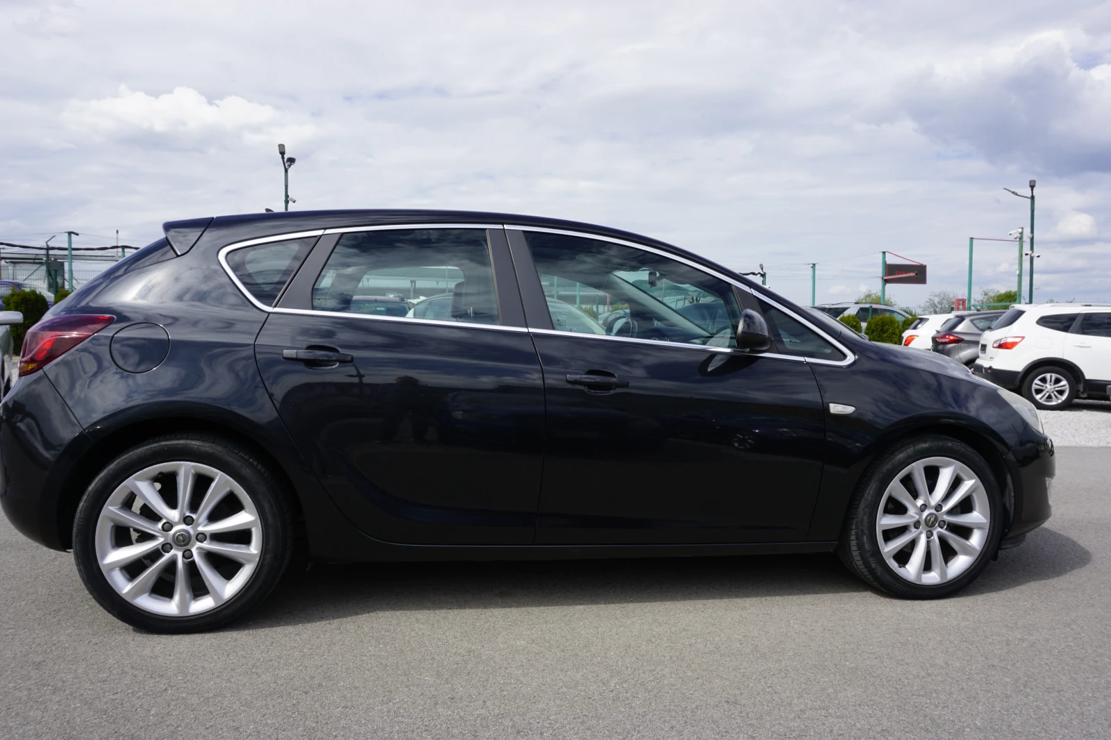 Opel Astra  1.7/COSMO/Навигация/кожен салон - изображение 8