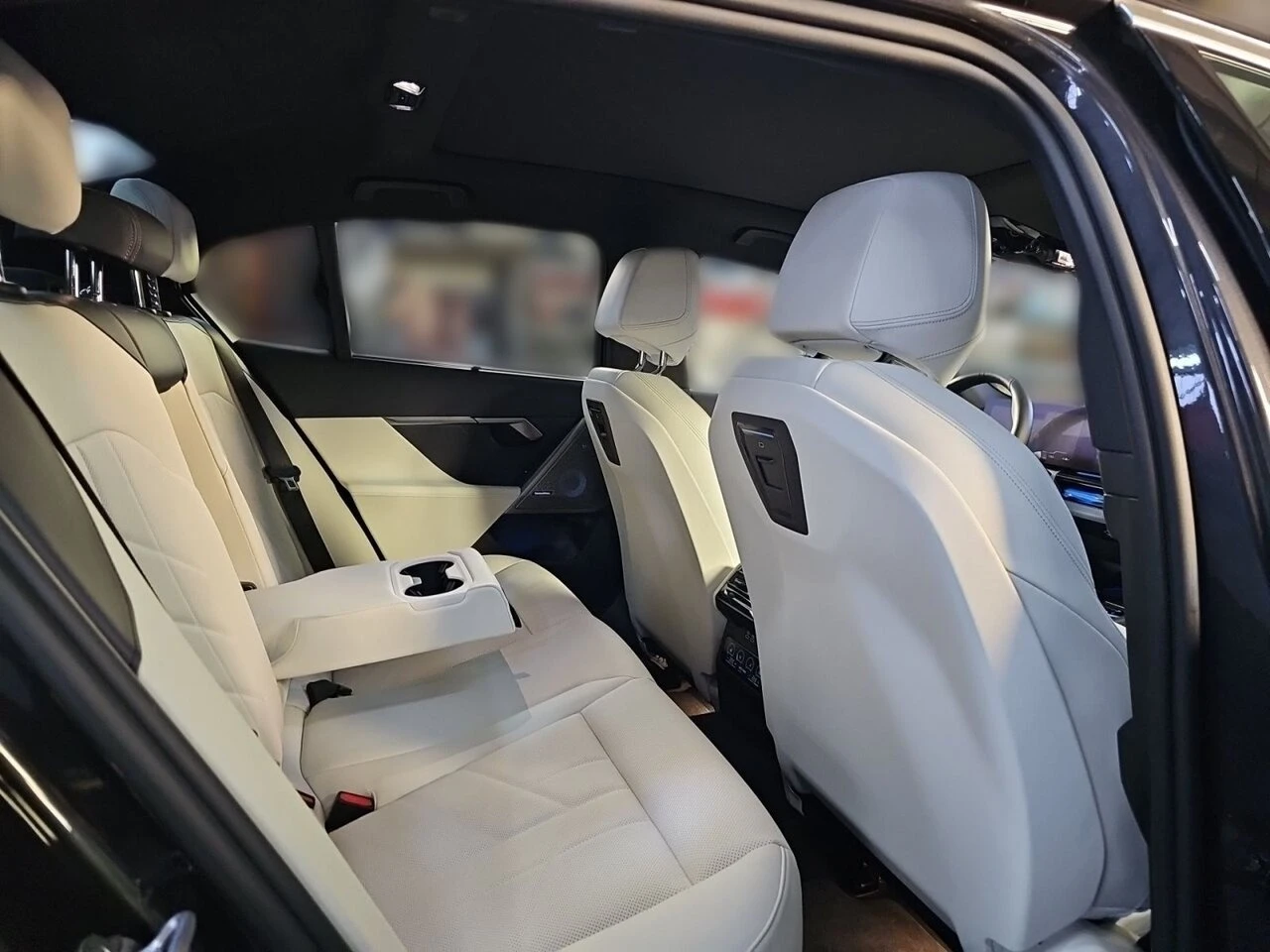 BMW i5 eDrive40, снимка 8 - Автомобили и джипове - 53720804