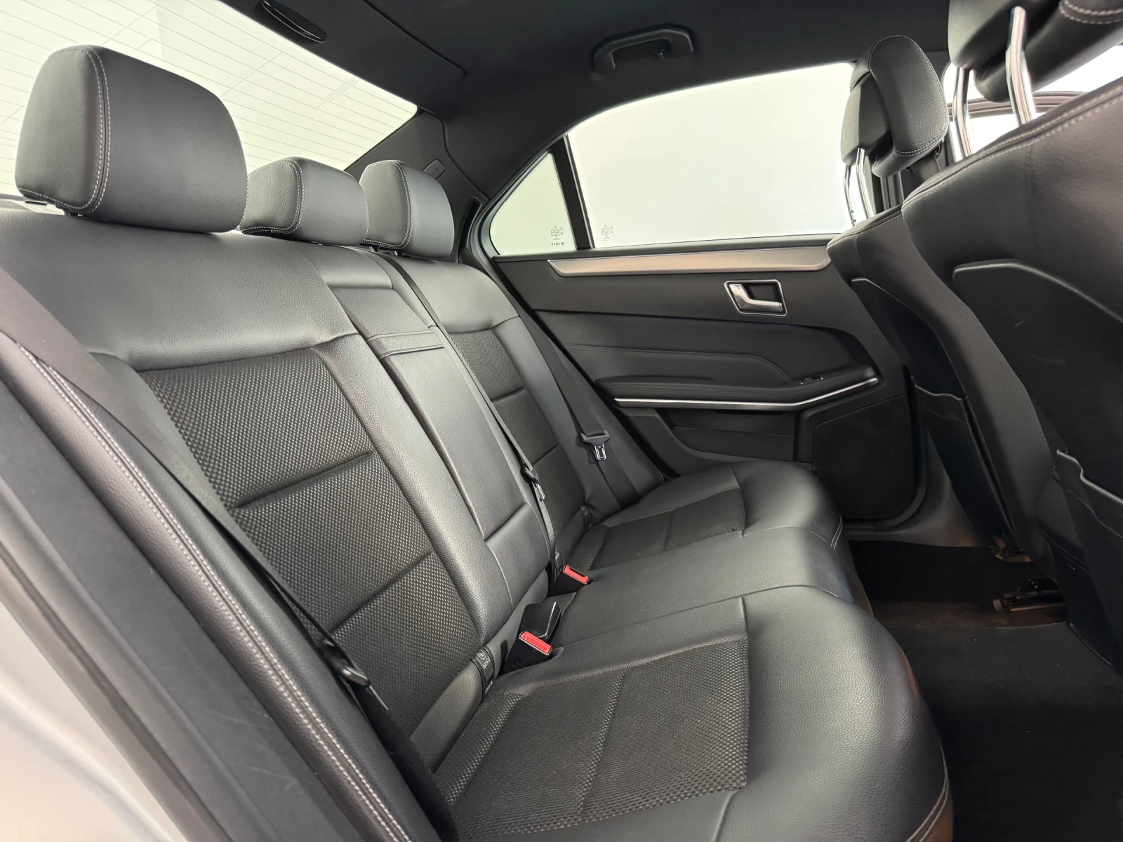 Mercedes-Benz E 220 CDI BlueTec / 9G-Tronic / Avantgarde, снимка 8 - Автомобили и джипове - 54001452