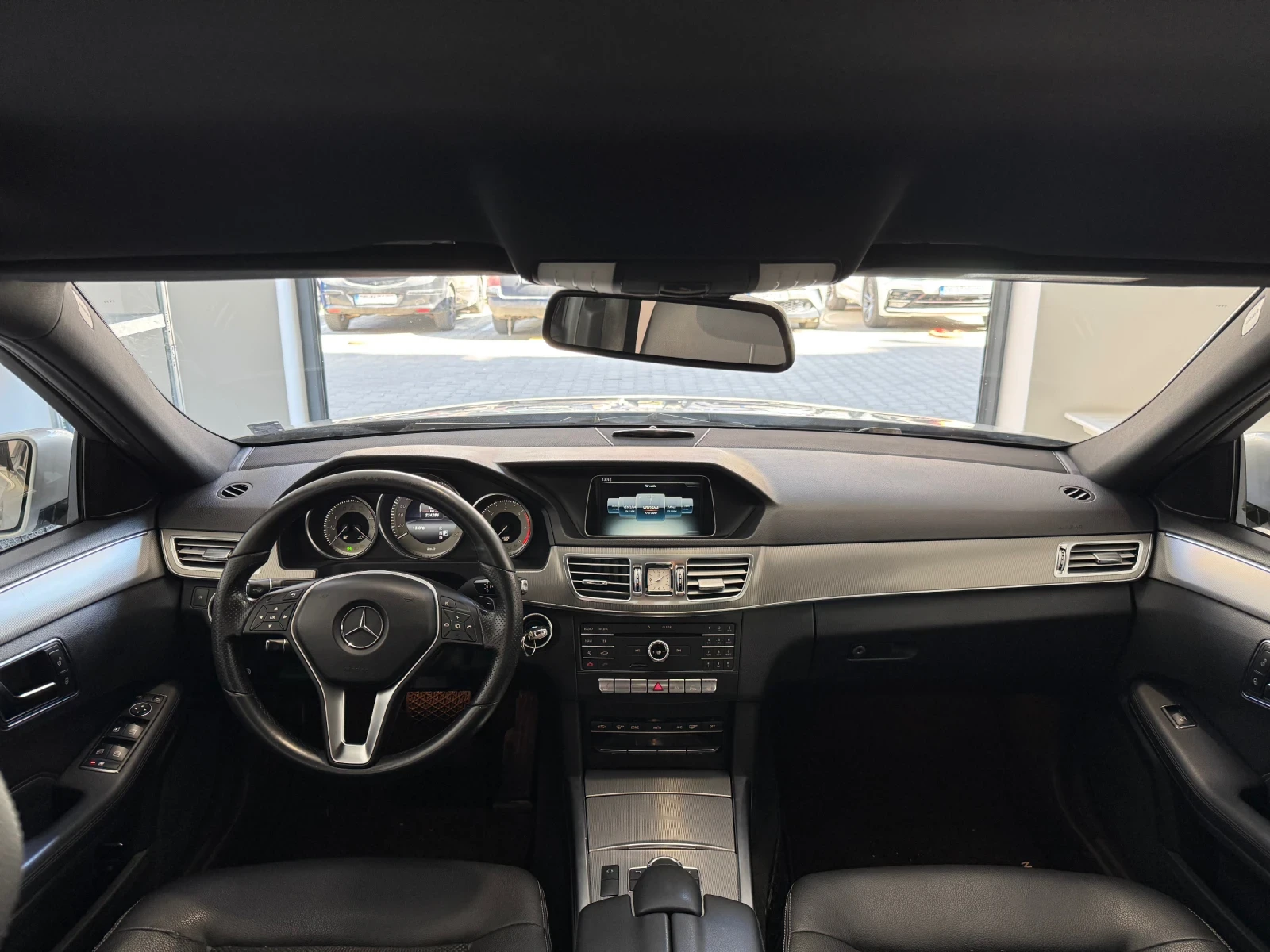 Mercedes-Benz E 220 CDI BlueTec / 9G-Tronic / Avantgarde, снимка 5 - Автомобили и джипове - 54001452