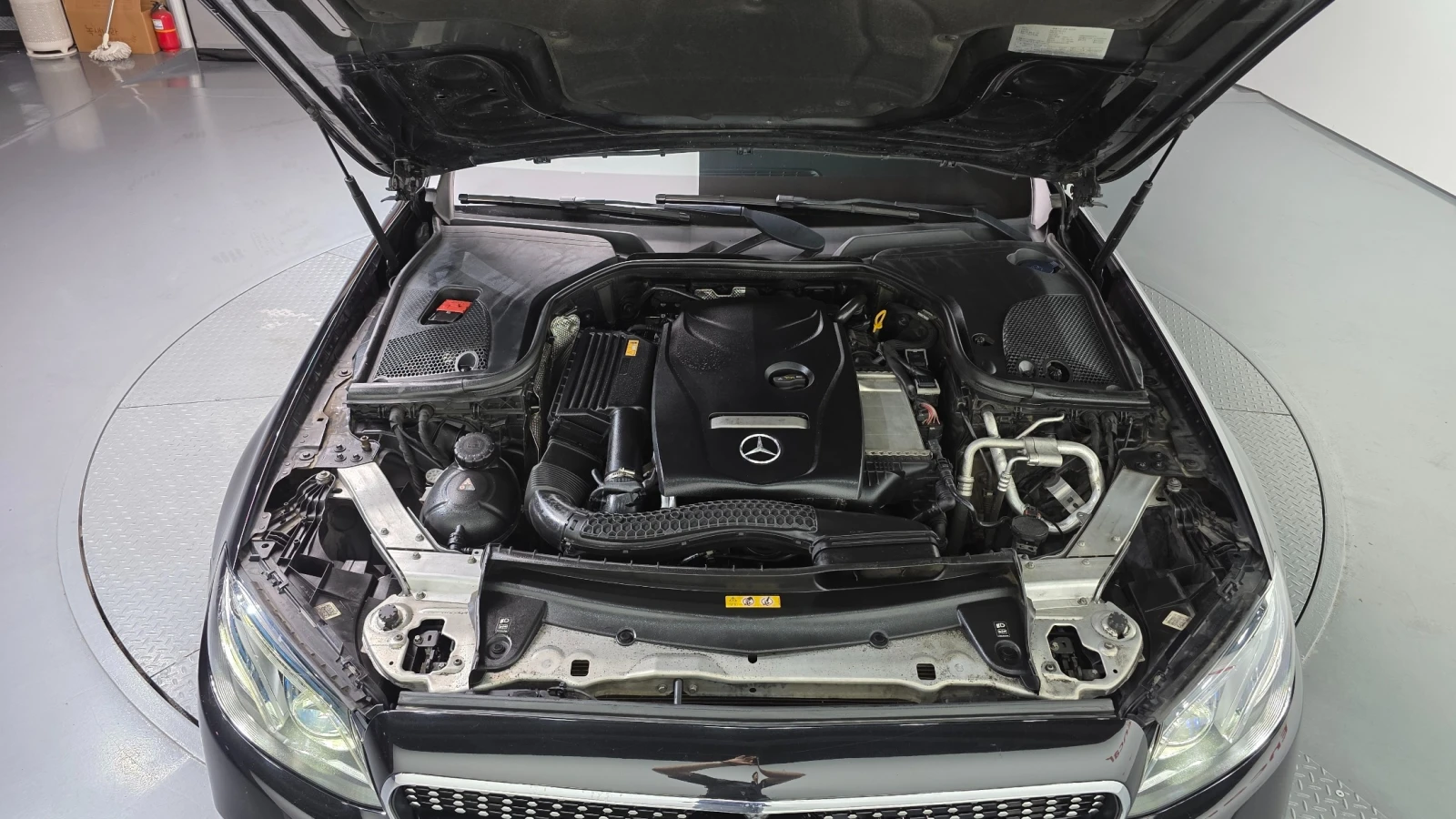 Mercedes-Benz E 300 2.0 Avantgarde , снимка 5 - Автомобили и джипове - 56085076