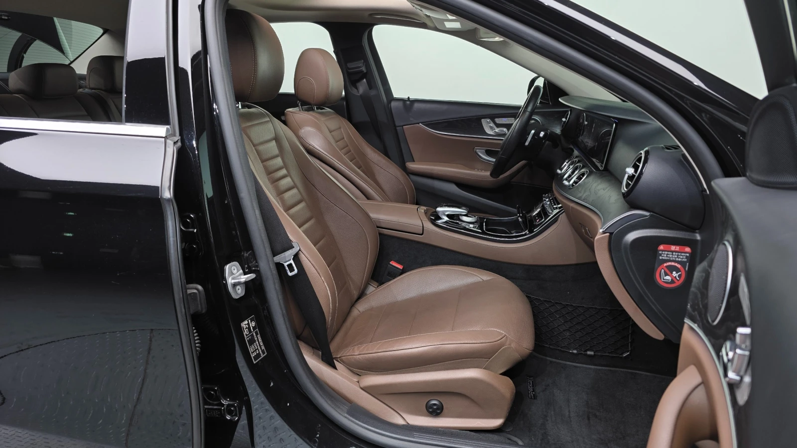 Mercedes-Benz E 300 2.0 Avantgarde , снимка 9 - Автомобили и джипове - 56085076