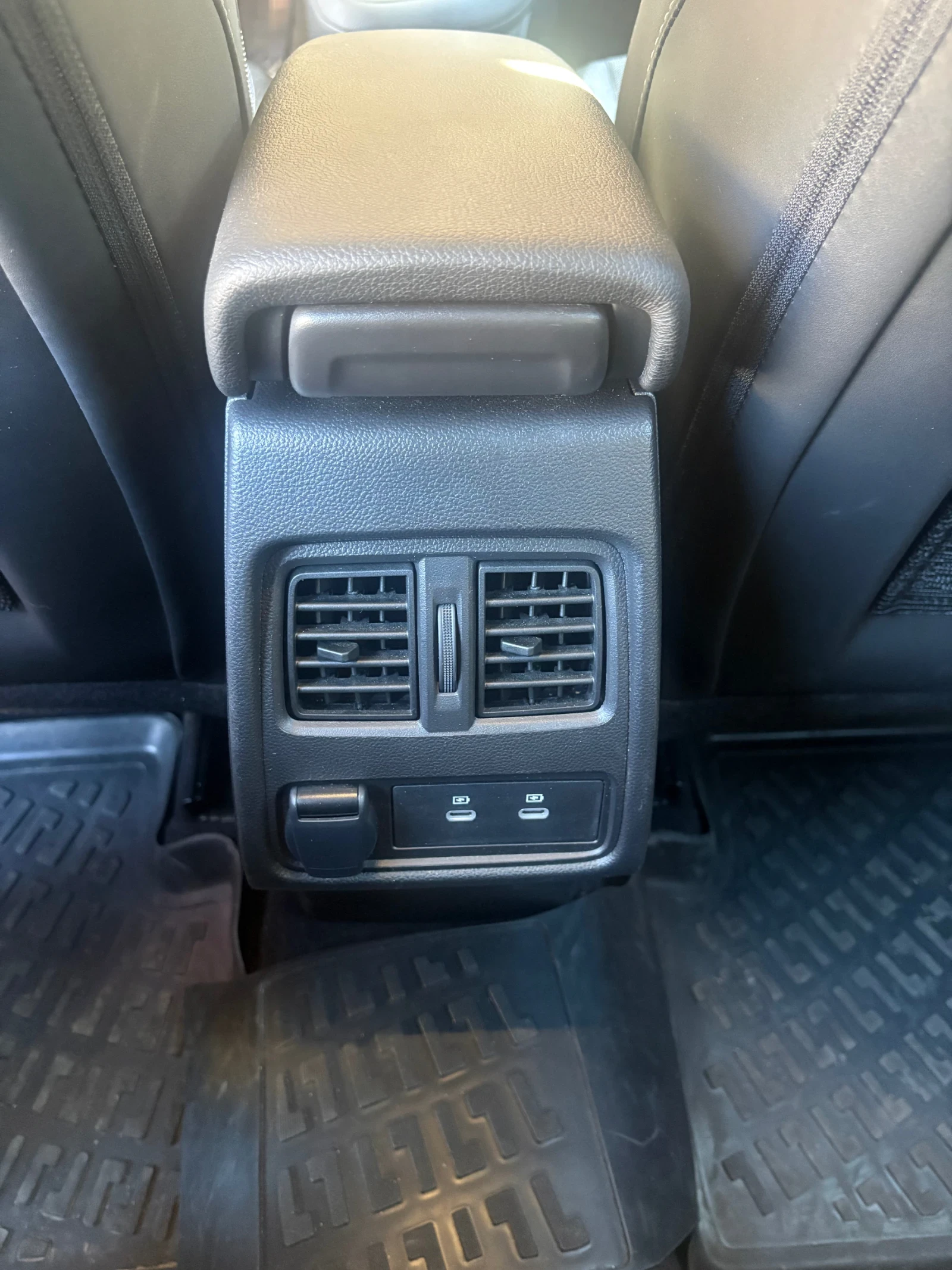 Renault Captur 1.3 EDC 160 Techno, снимка 11 - Автомобили и джипове - 56345539