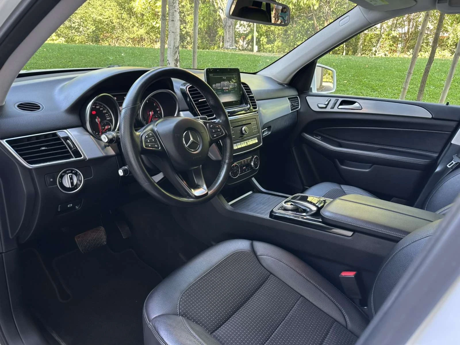 Mercedes-Benz GLE 350 4-MATIC / AMG OPTIC / 360  КАМЕРИ - изображение 9
