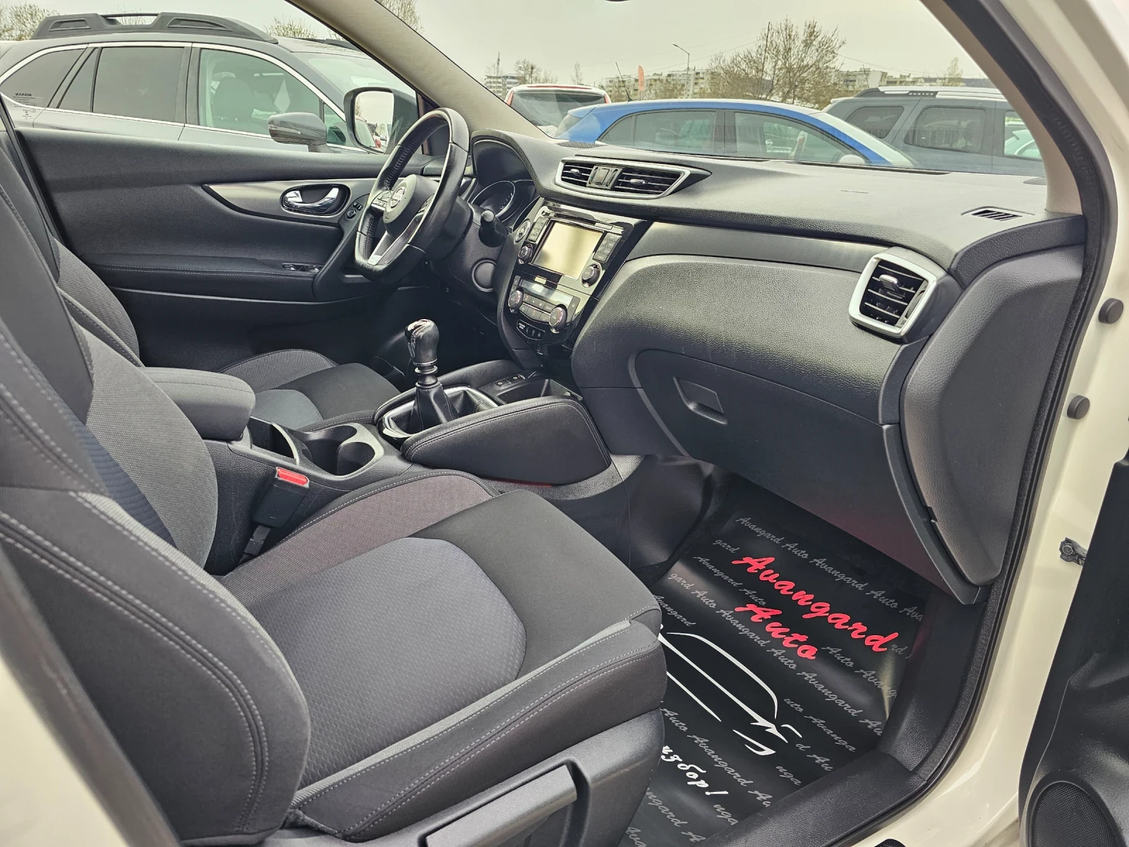 Nissan Qashqai 1.5dCi, 110к.с., Facelift, Tekna , снимка 9 - Автомобили и джипове - 54209441