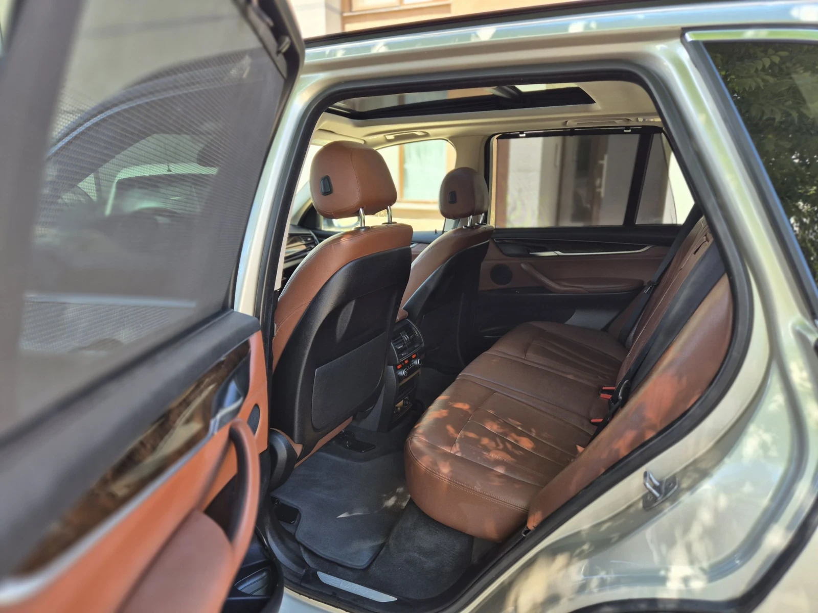 BMW X5 3.5i / 306кс/ Сменена Верига / Панорама / Keyless, снимка 11 - Автомобили и джипове - 54903370