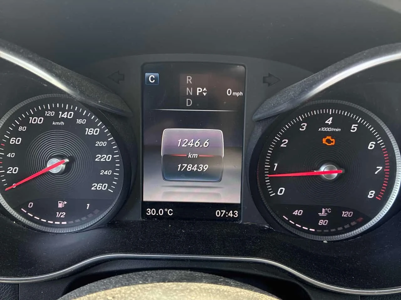 Mercedes-Benz GLC 300   * CARFAX * БЕЗ ПЪРВОНАЧАЛНА ВНОСКА, снимка 8 - Автомобили и джипове - 54964045