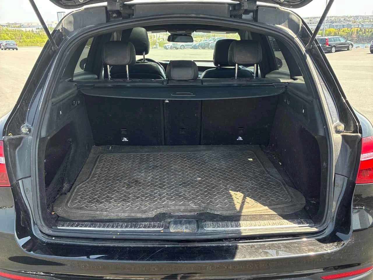Mercedes-Benz GLC 300   * CARFAX * БЕЗ ПЪРВОНАЧАЛНА ВНОСКА, снимка 10 - Автомобили и джипове - 54964045
