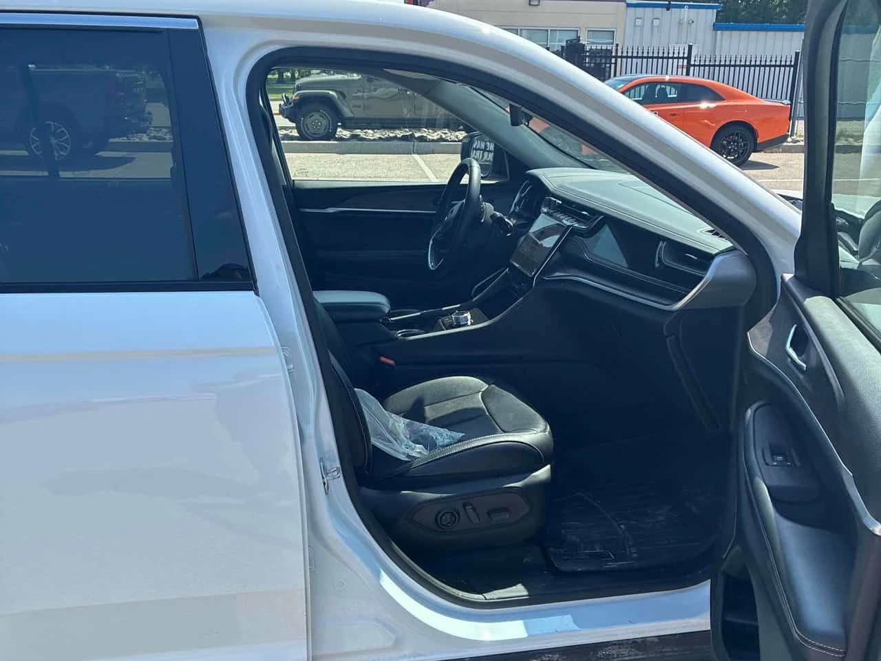 Jeep Grand cherokee  4x4 * CARFAX * БЕЗ ПЪРВОНАЧАЛНА ВНОСКА, снимка 10 - Автомобили и джипове - 55601811