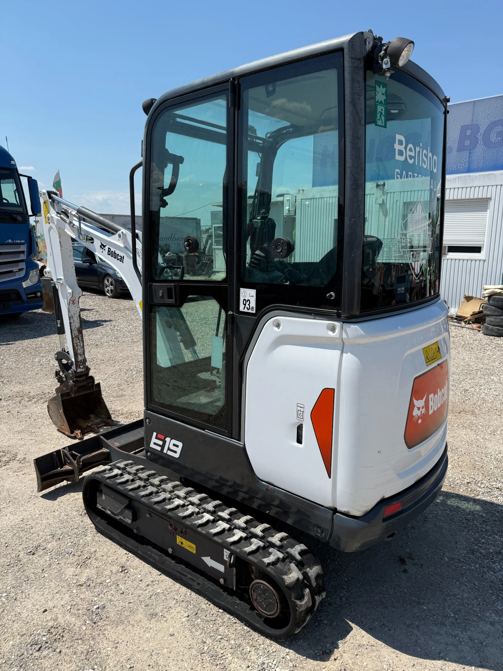 Багер Bobcat E19 - 600 моточаса, снимка 6 - Индустриална техника - 54682063