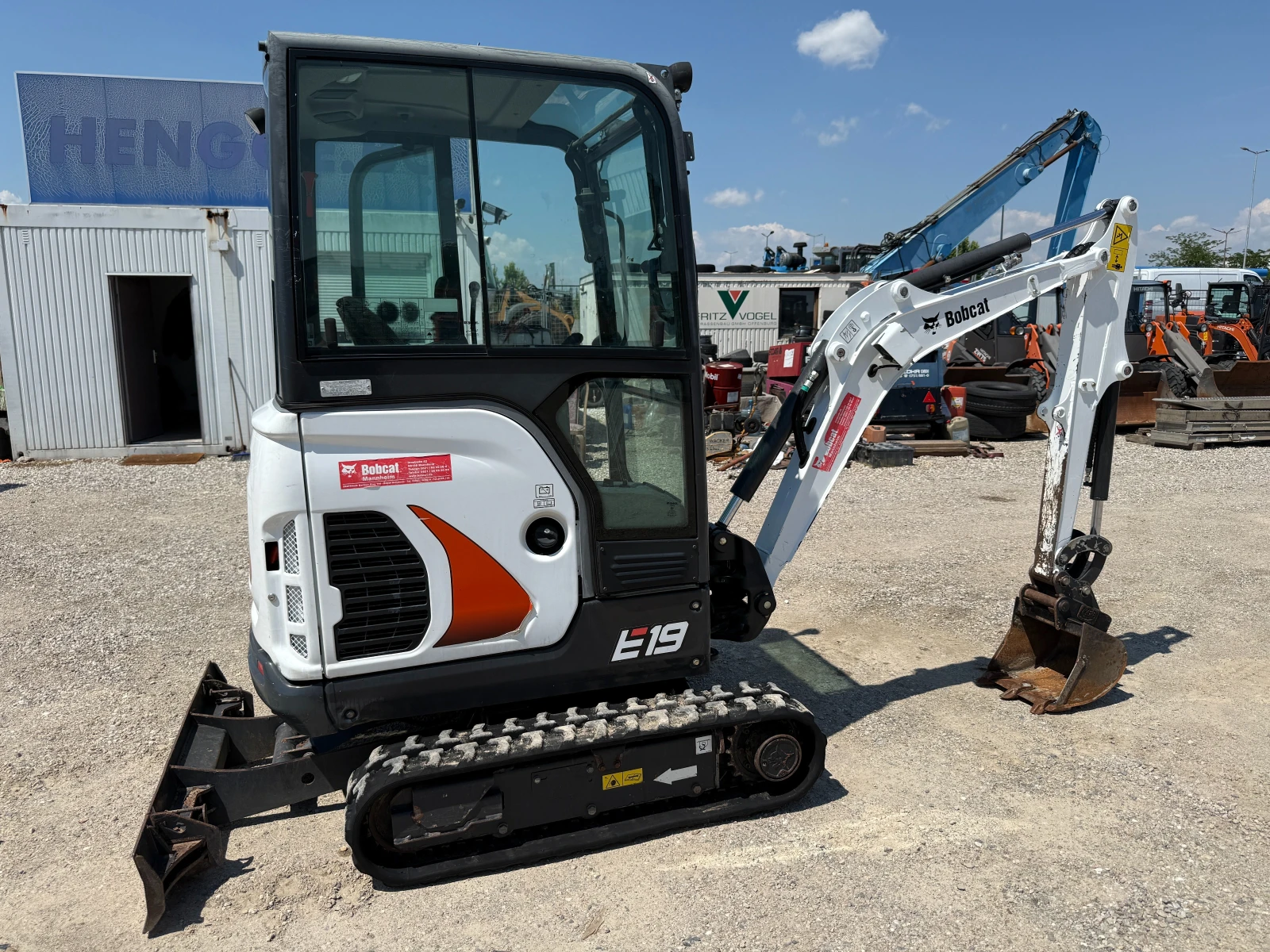 Багер Bobcat E19 - 600 моточаса, снимка 10 - Индустриална техника - 54682063
