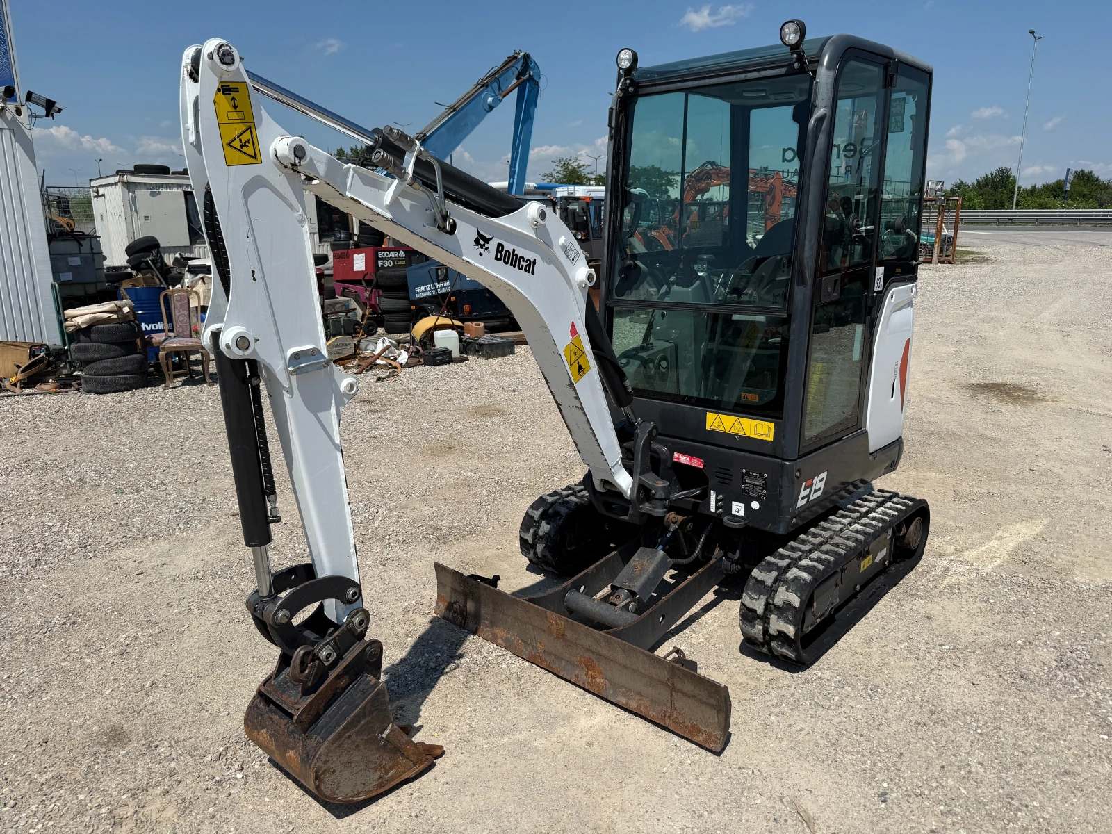 Багер Bobcat E19 - 600 моточаса, снимка 4 - Индустриална техника - 54682063