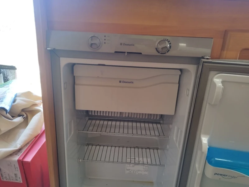 Каравана Fleetwood Colchester 520 4es, снимка 9 - Каравани и кемпери - 52770345