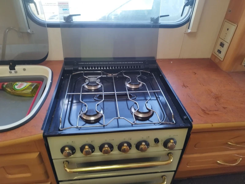 Каравана Fleetwood Colchester 520 4es, снимка 6 - Каравани и кемпери - 52770345