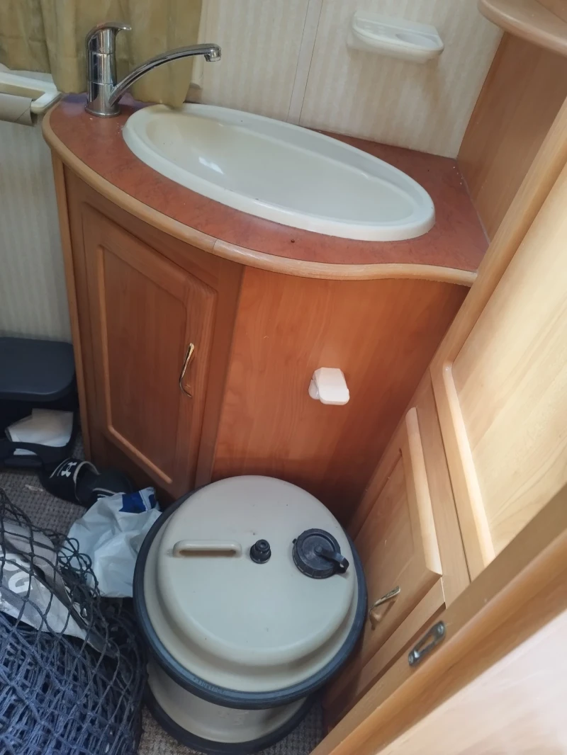 Каравана Fleetwood Colchester 520 4es, снимка 10 - Каравани и кемпери - 52770345