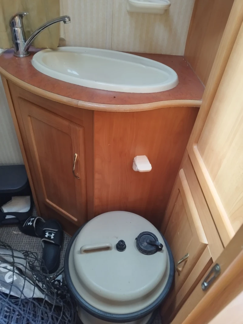 Каравана Fleetwood Colchester 520 4es, снимка 11 - Каравани и кемпери - 52770345