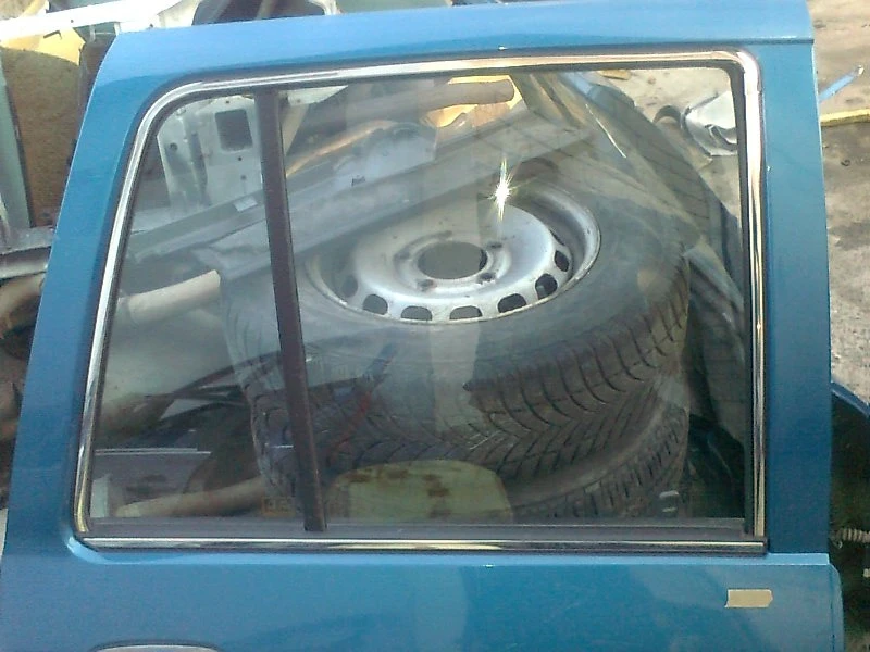 стъкло странично задно дясно за Киа Спортич 2.0 бензин 