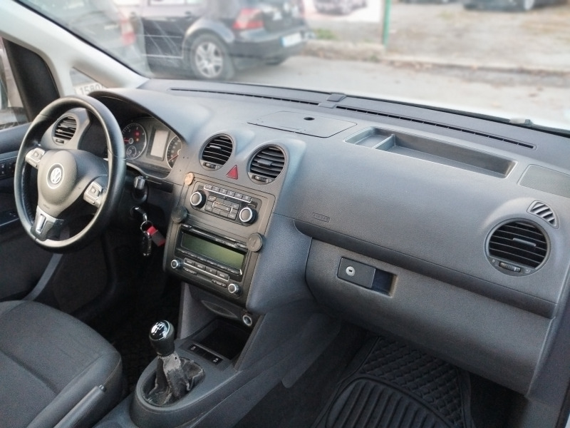VW Caddy 1.6 TDI / Автомобилът е със Инвалидна рампа., снимка 13 - Автомобили и джипове - 42897298