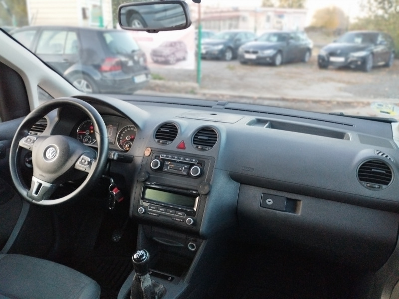 VW Caddy 1.6 TDI / Автомобилът е със Инвалидна рампа., снимка 16 - Автомобили и джипове - 42897298