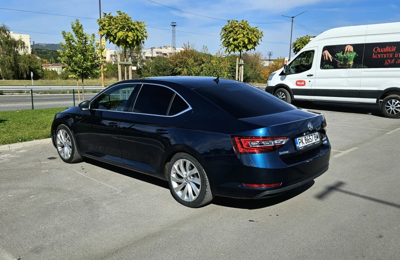 Skoda Superb, снимка 4 - Автомобили и джипове - 47458645