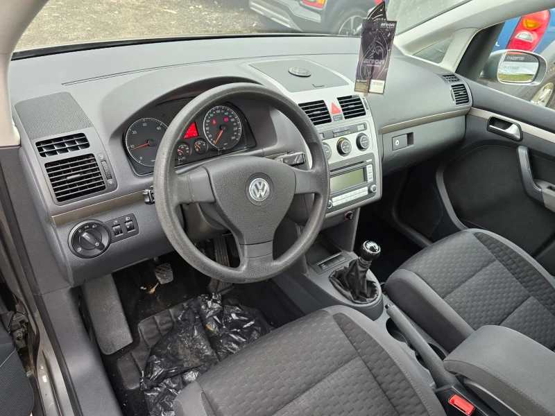 VW Touran 1.9 TDI, снимка 8 - Автомобили и джипове - 48317961