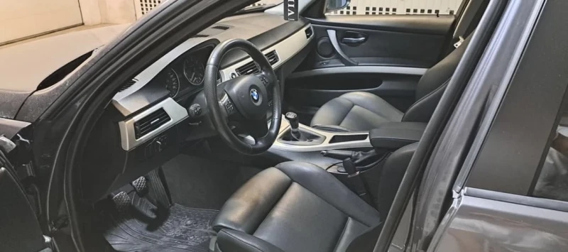 BMW 320 E91 PERFECT, снимка 2 - Автомобили и джипове - 48618971