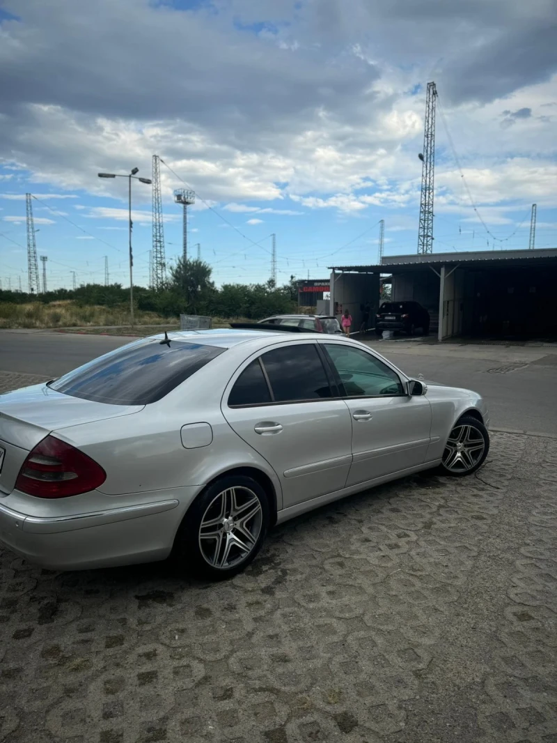 Mercedes-Benz E 270, снимка 7 - Автомобили и джипове - 48768837