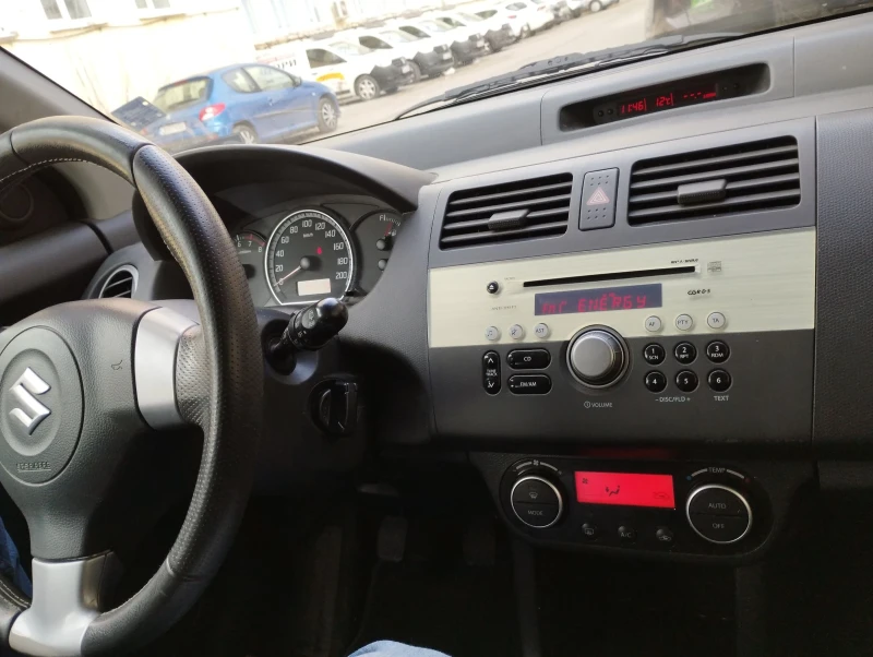 Suzuki Swift, снимка 8 - Автомобили и джипове - 53005550