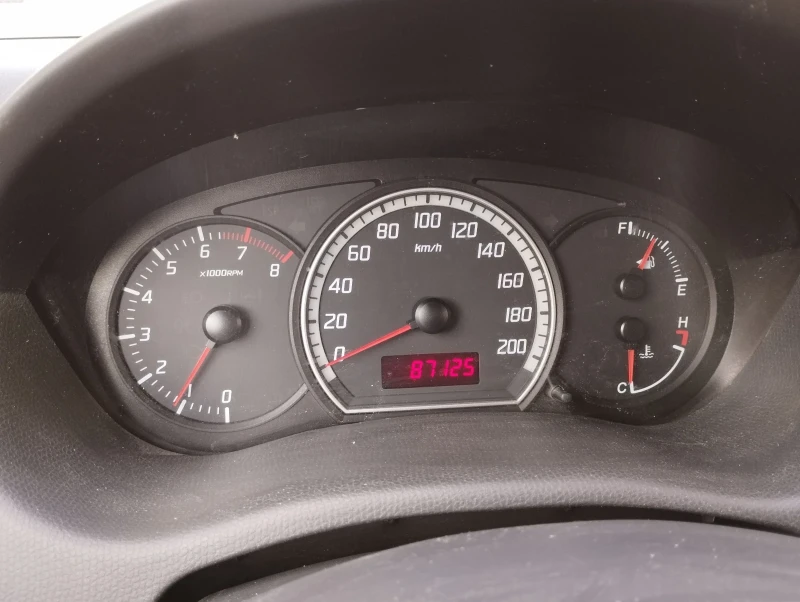 Suzuki Swift, снимка 9 - Автомобили и джипове - 53005550