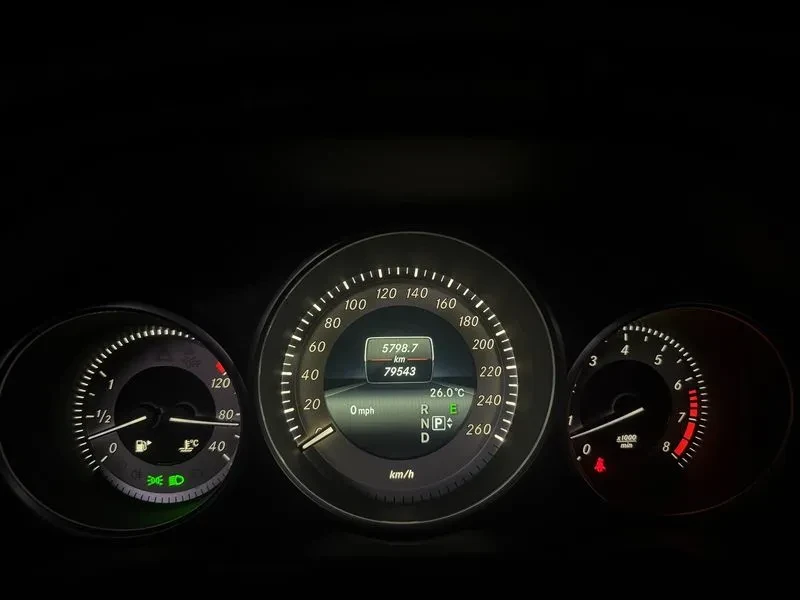 Mercedes-Benz E 300 Avantgarde - САМО 30% АВАНС, снимка 8 - Автомобили и джипове - 56002500